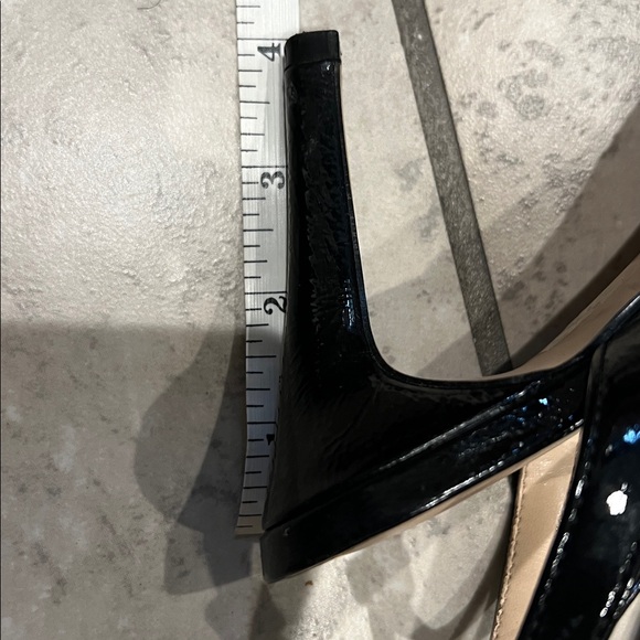 Adrienne Vittadini Black and Cream Heels 4 Inches - Picture 10 of 11